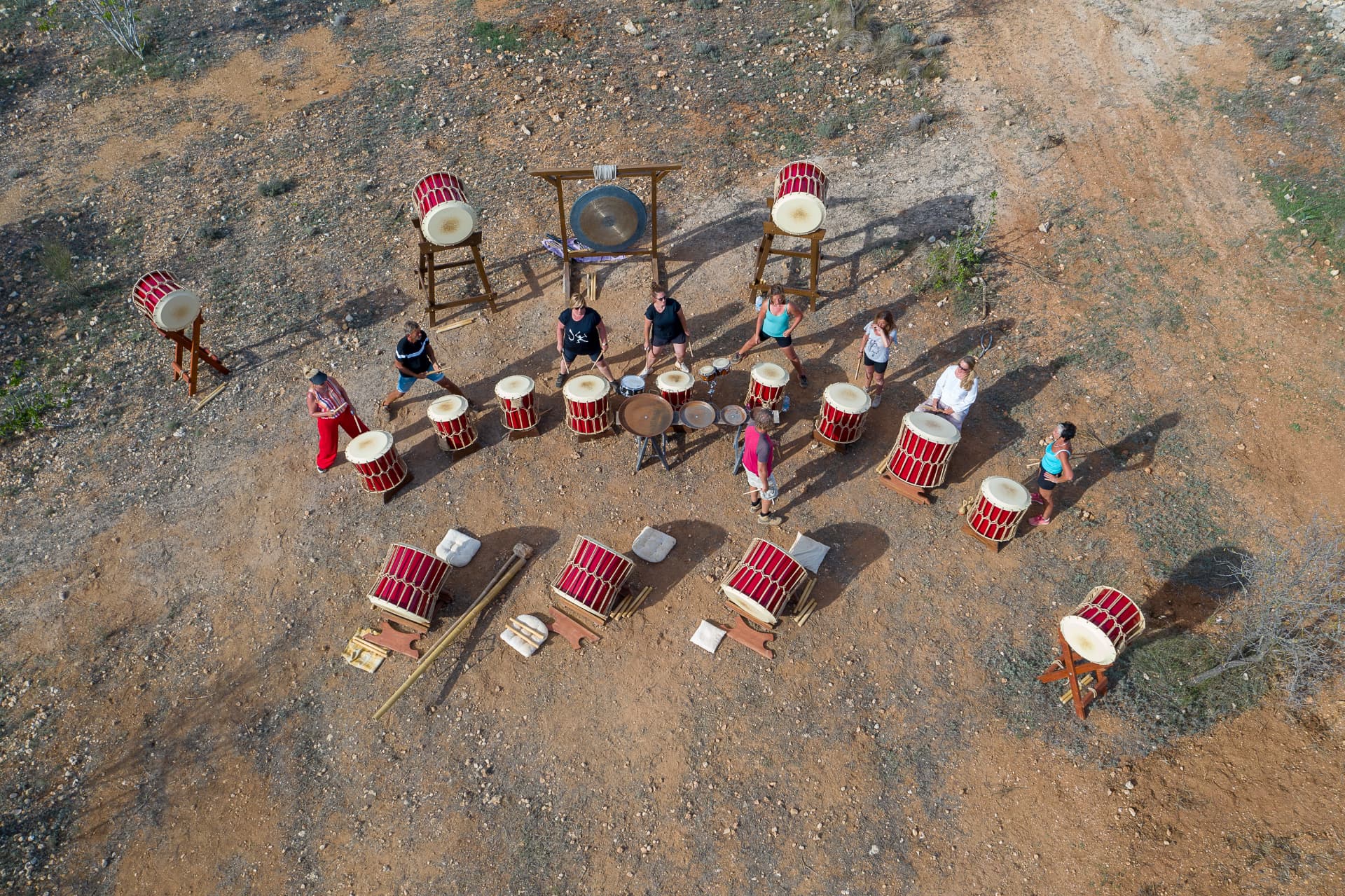 Taiko instruments and players in the Valencia mountains 2